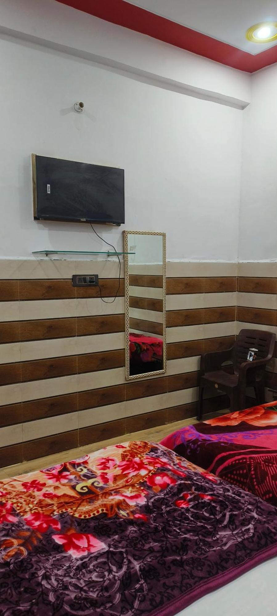 K.D.Dham Near Prem Mandir1 Hotel วรินดาวัน ภายนอก รูปภาพ