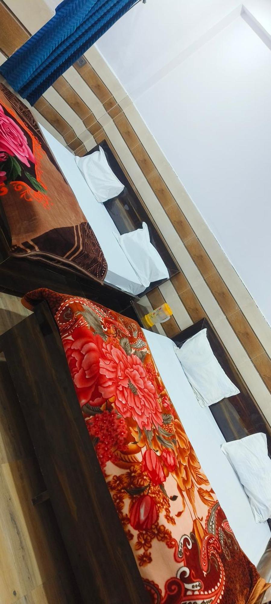 K.D.Dham Near Prem Mandir1 Hotel วรินดาวัน ภายนอก รูปภาพ