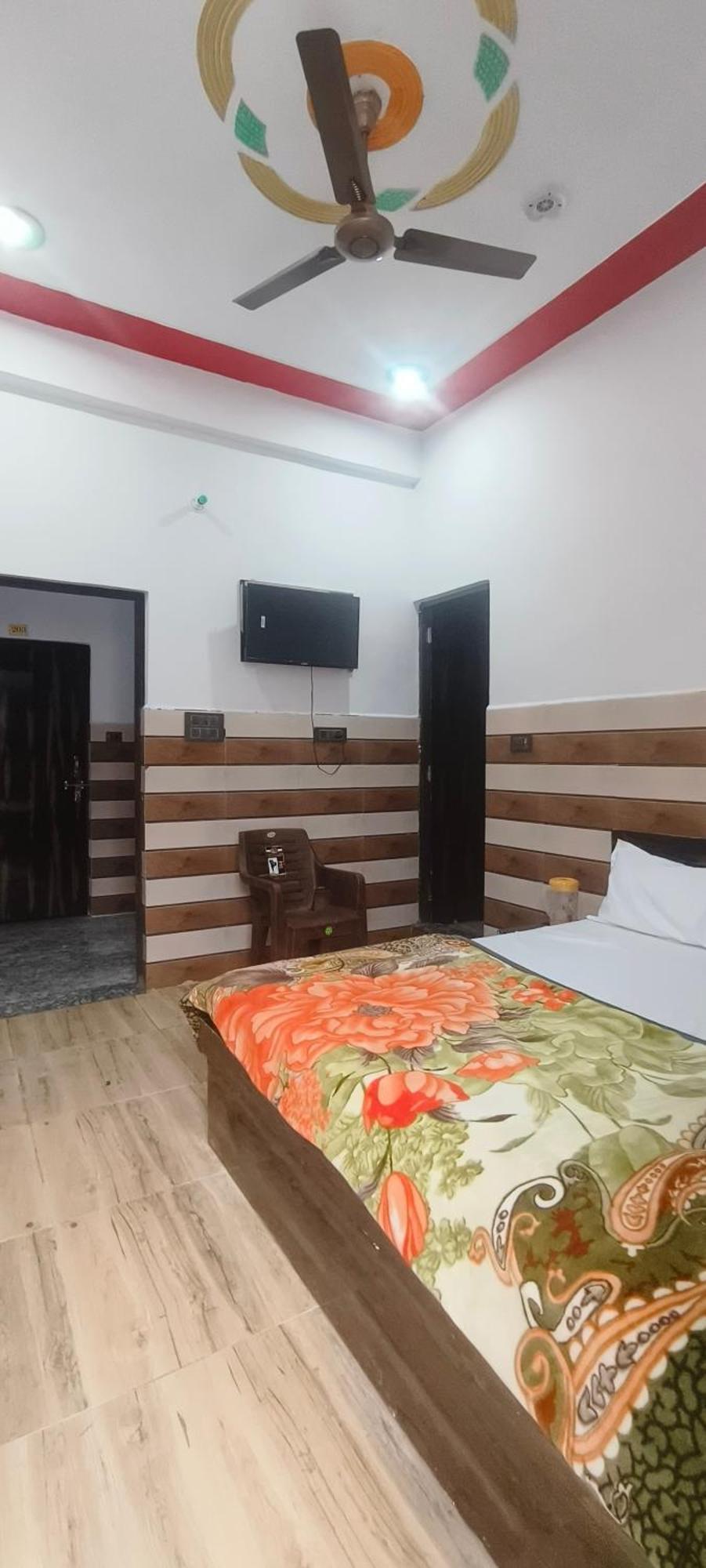 K.D.Dham Near Prem Mandir1 Hotel วรินดาวัน ภายนอก รูปภาพ