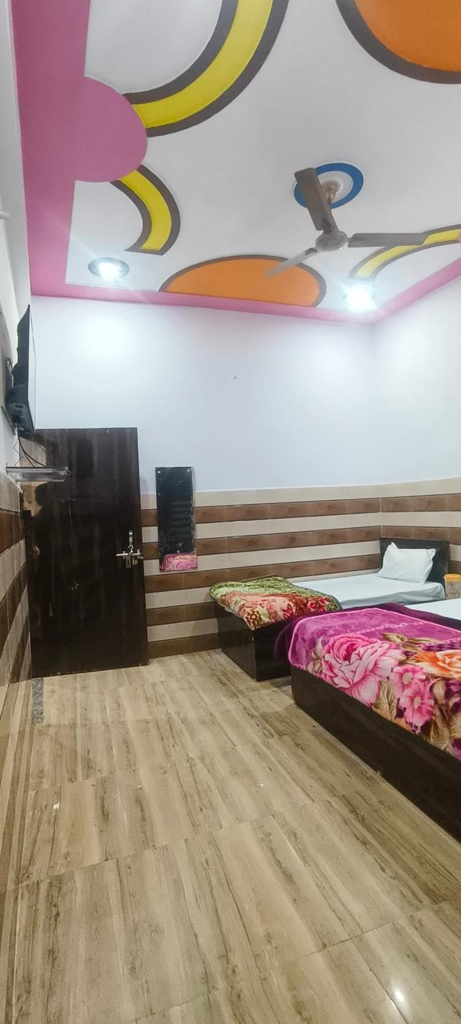 K.D.Dham Near Prem Mandir1 Hotel วรินดาวัน ภายนอก รูปภาพ
