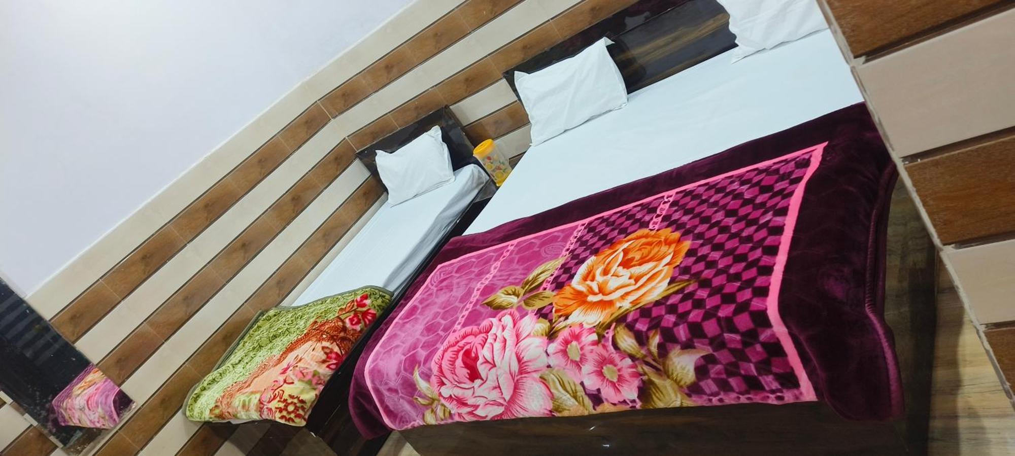 K.D.Dham Near Prem Mandir1 Hotel วรินดาวัน ภายนอก รูปภาพ