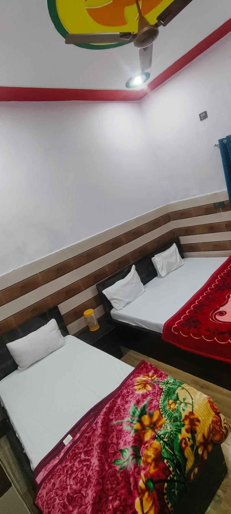 K.D.Dham Near Prem Mandir1 Hotel วรินดาวัน ภายนอก รูปภาพ
