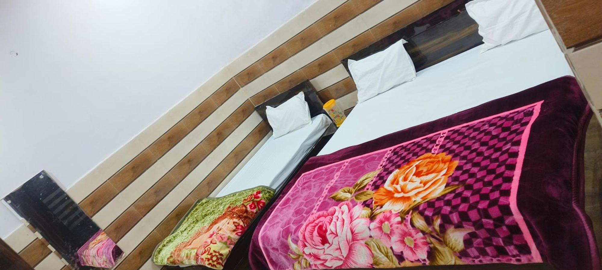 K.D.Dham Near Prem Mandir1 Hotel วรินดาวัน ภายนอก รูปภาพ