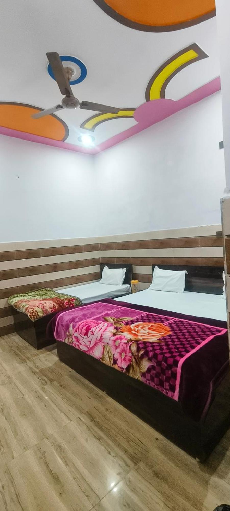 K.D.Dham Near Prem Mandir1 Hotel วรินดาวัน ภายนอก รูปภาพ