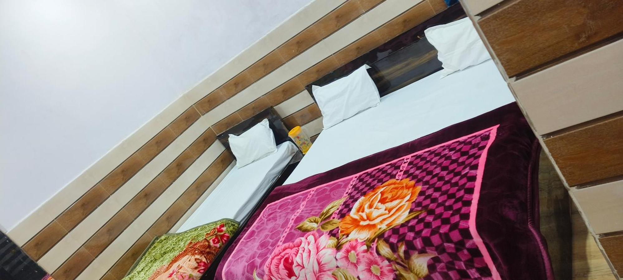 K.D.Dham Near Prem Mandir1 Hotel วรินดาวัน ภายนอก รูปภาพ