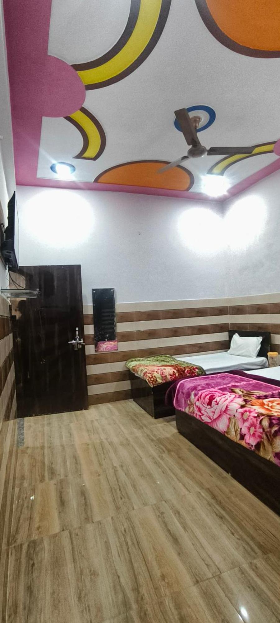 K.D.Dham Near Prem Mandir1 Hotel วรินดาวัน ภายนอก รูปภาพ