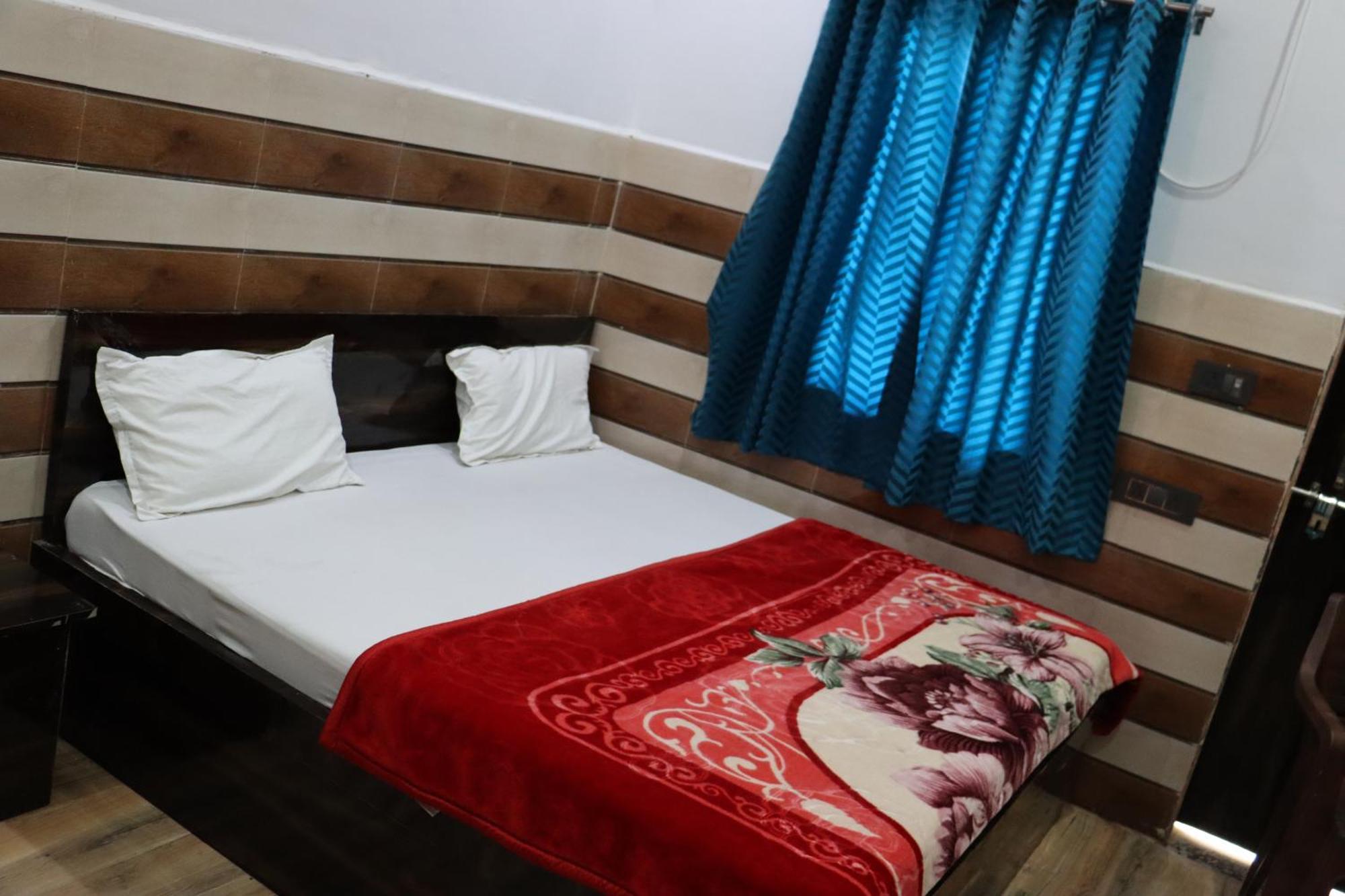 K.D.Dham Near Prem Mandir1 Hotel วรินดาวัน ภายนอก รูปภาพ